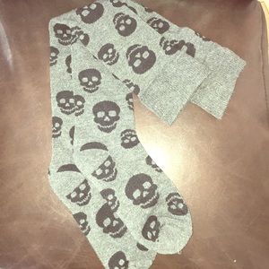 Thigh-high skull socks 💀
